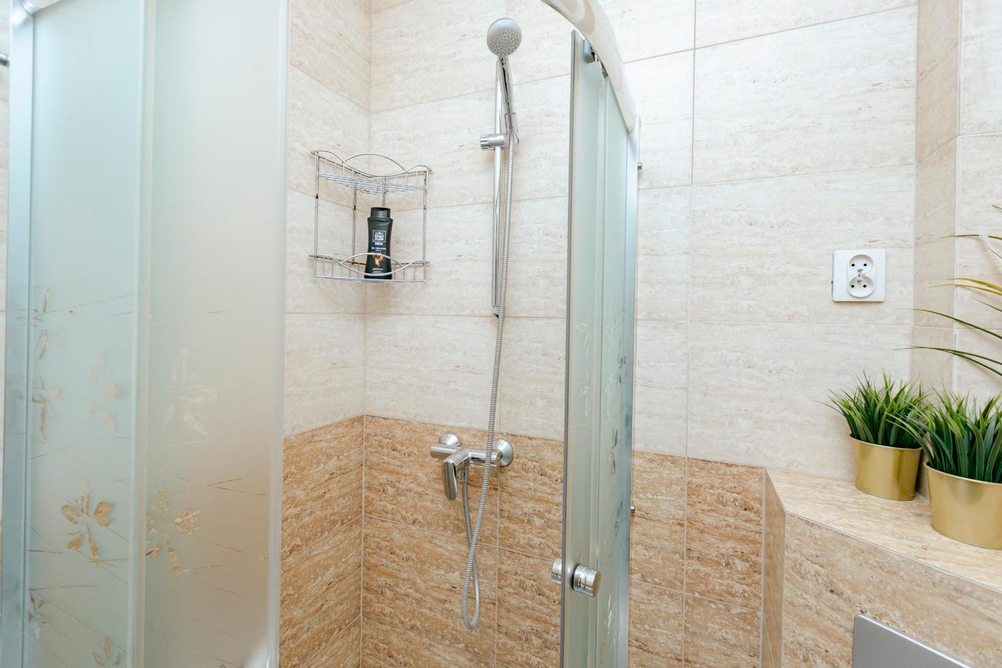 Plac Konstytucji 6 Orange - Apartament Dla 4 Osob - Bezplatny Parking - Free Parking - Piekny Widok Na Panorame Warszawy وارسو المظهر الخارجي الصورة
