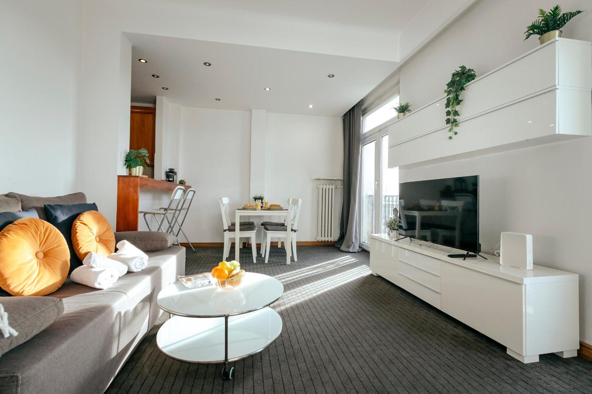 Plac Konstytucji 6 Orange - Apartament Dla 4 Osob - Bezplatny Parking - Free Parking - Piekny Widok Na Panorame Warszawy وارسو المظهر الخارجي الصورة